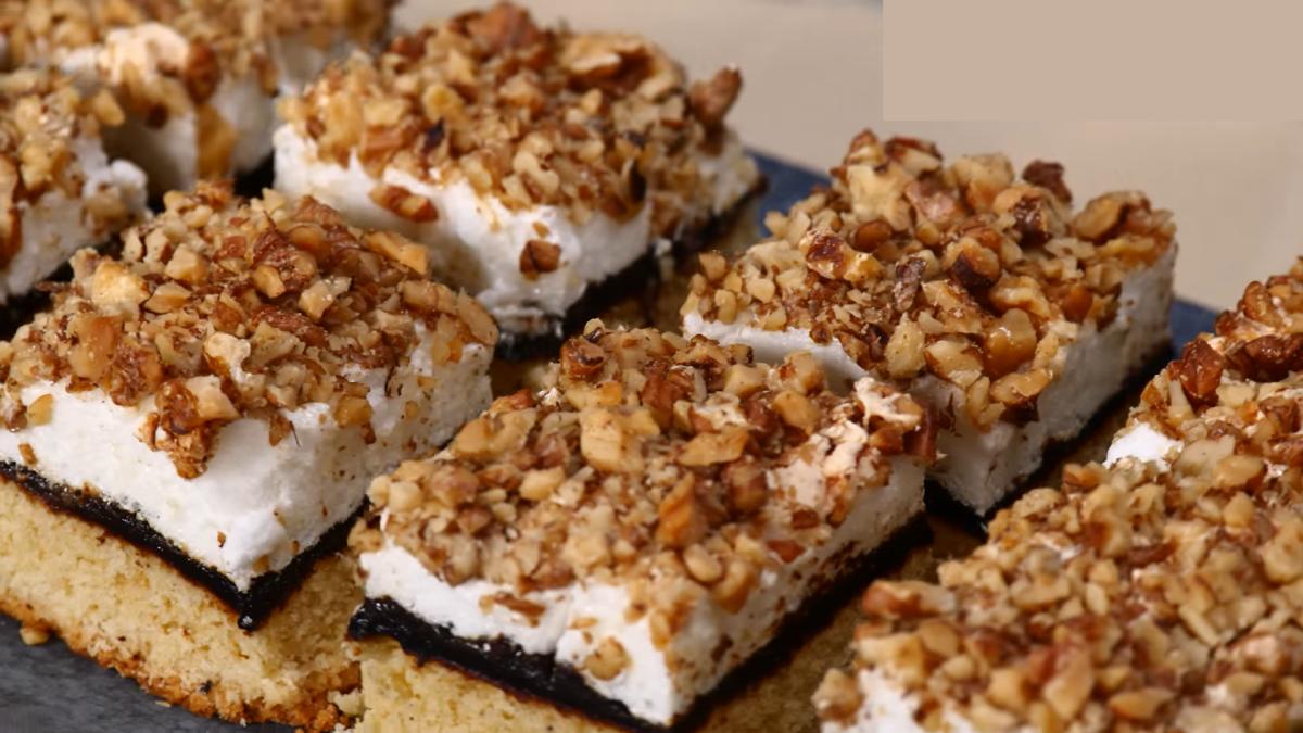 prajitura-cu-nuci-si-prune