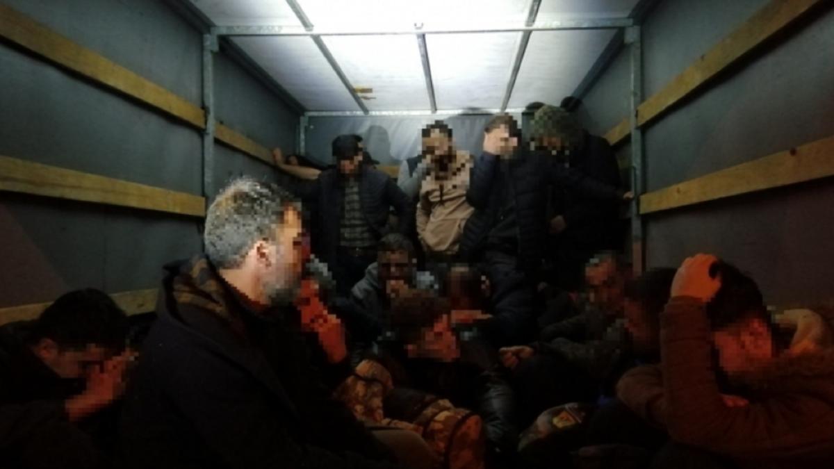 ungaria--o-soferita-romanca-de-tir-risca-15-ani-de-inchisoare-dupa-ce-a-fost-prinsa-cu-zeci-de-migranti-in-camion