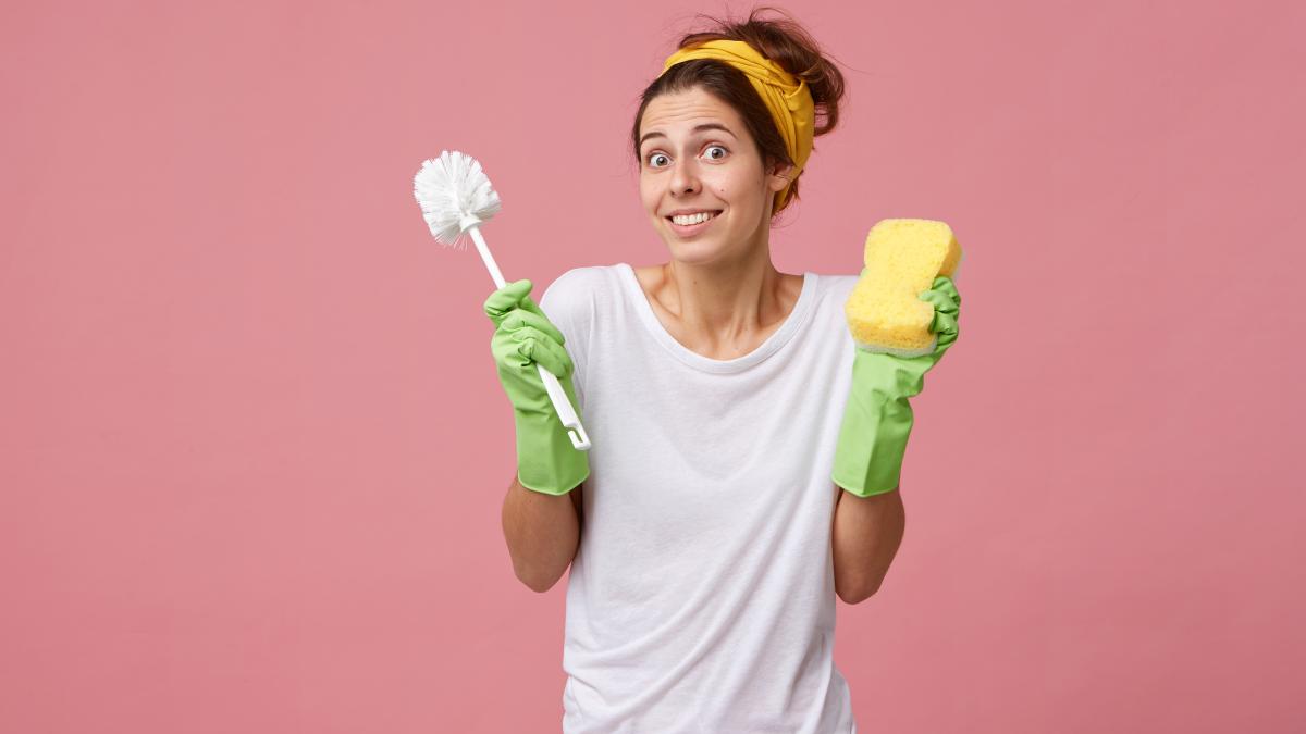 remediu-puternic-din-trei-ingrediente-pentru-a-va-curata-toaleta--scapa-de-microbi-si-de-mirosul-neplacut-cu-acest-truc