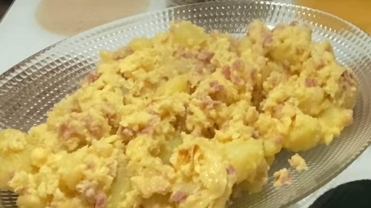 omleta-cu-sunca-si-cartofi--care-se-topeste-in-gura--reteta-traditionala-de-care-nu-ati-stiut-pana-acum
