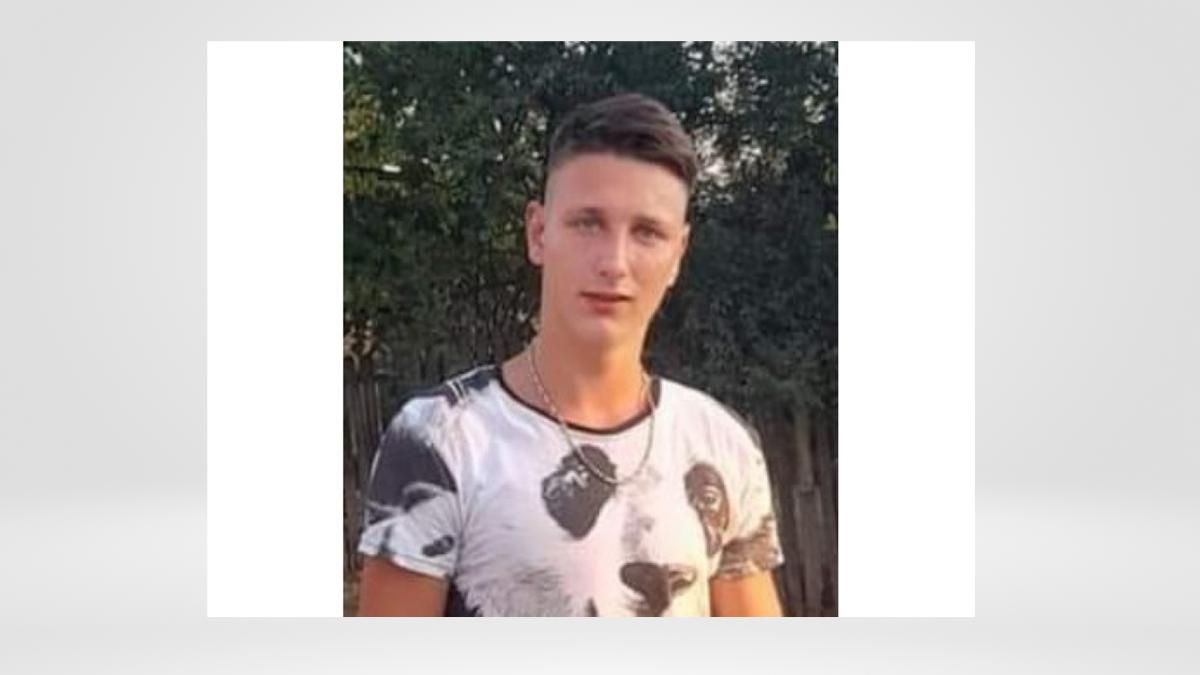 abstract-luxury-blur-dark-grey-black-gradient-used-as-background-studio-wall-display-your-products-plain-studio-background