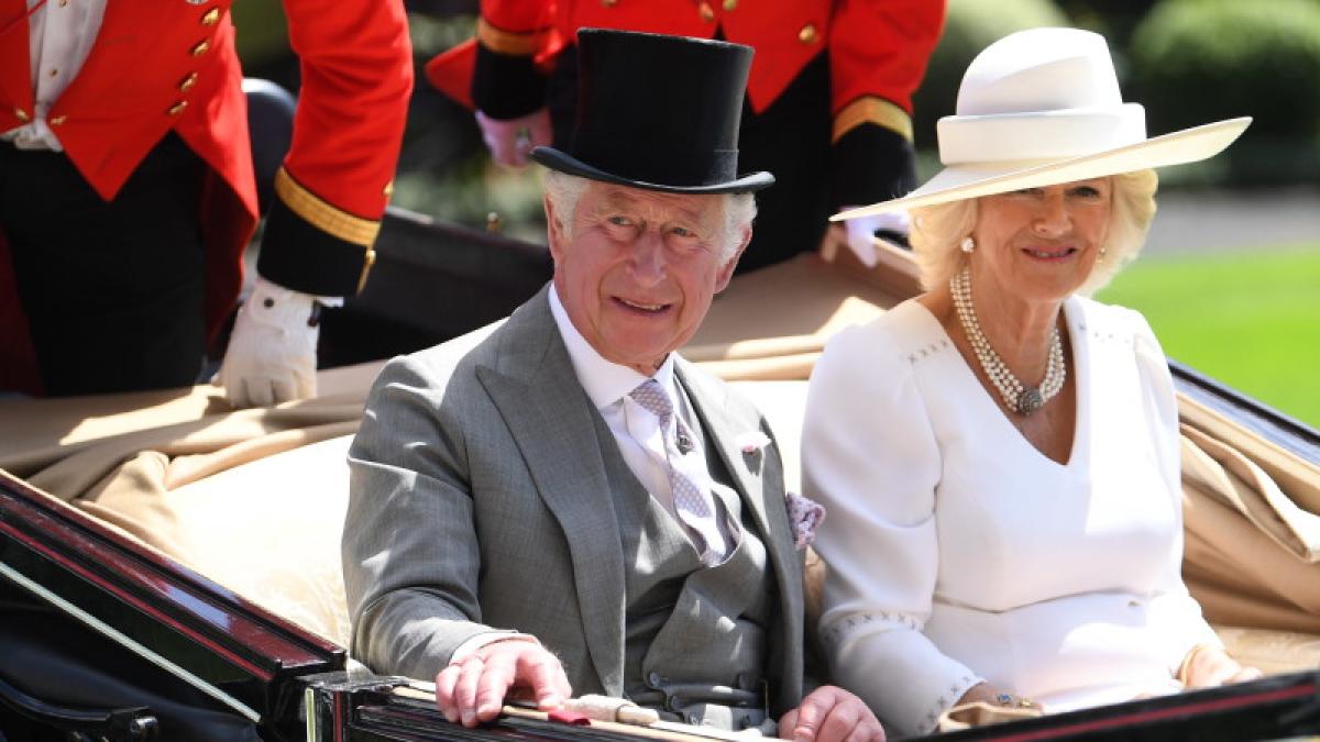 regele-charles-regina-elisabeta-a-murit