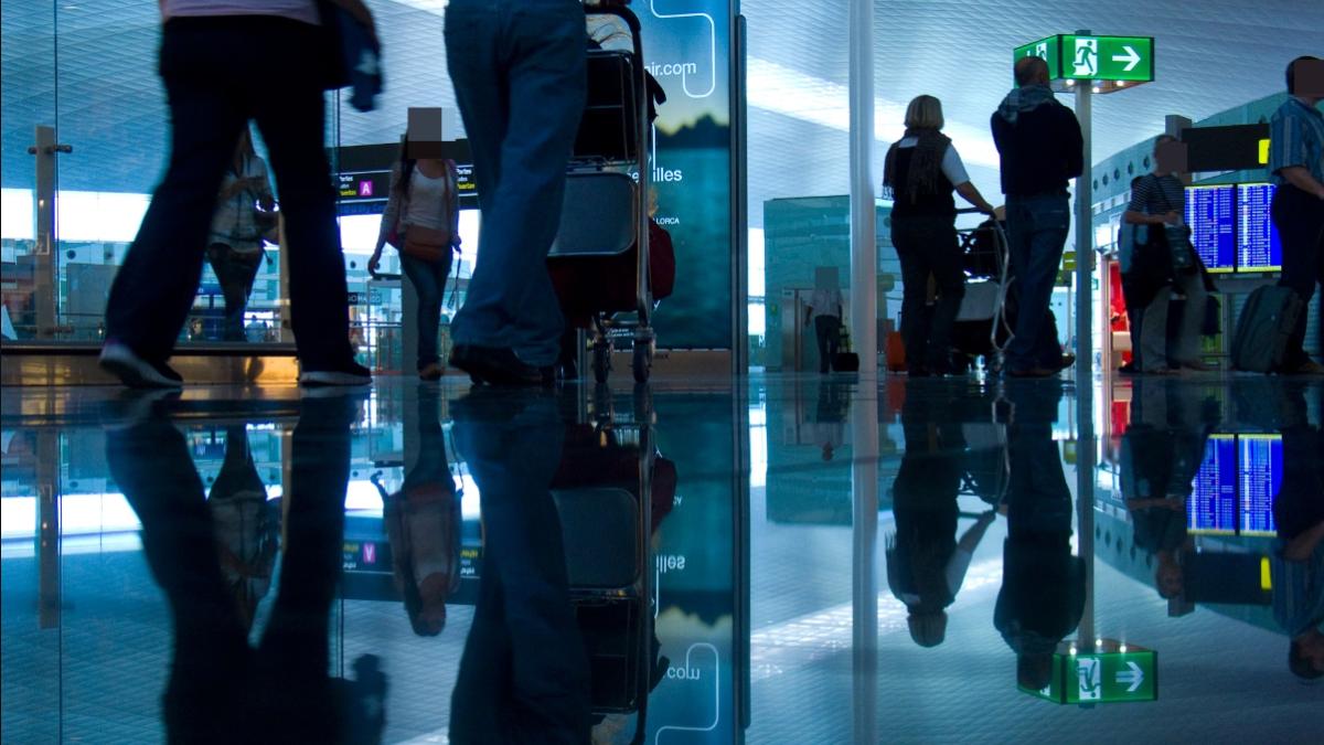 aeroport-ilustrativ-zboruri-avioane-criza