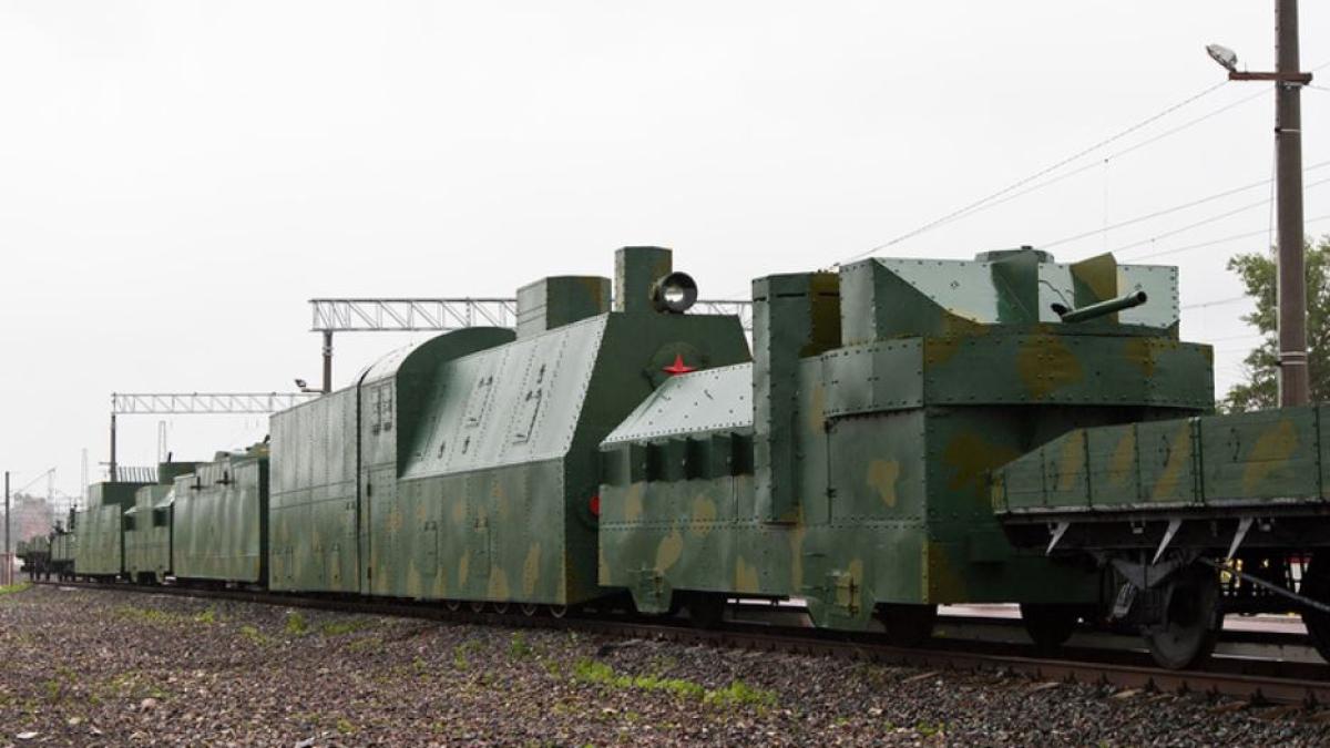 tren-militar-blindat-rusesc--cu-noua-vagoane--mutat-in-regiunea-herson--din-crimeea