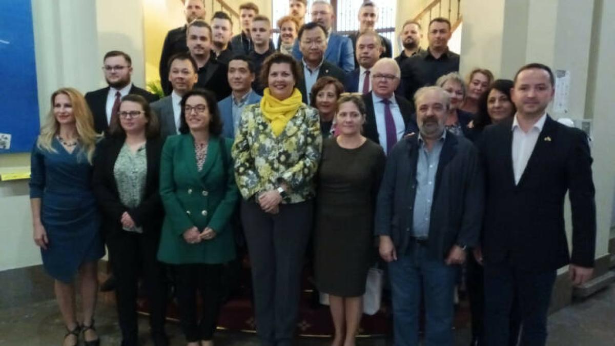 geniile-culturii-romanesti---omagiu-adus-comunitatii-romanesti-din-castellon