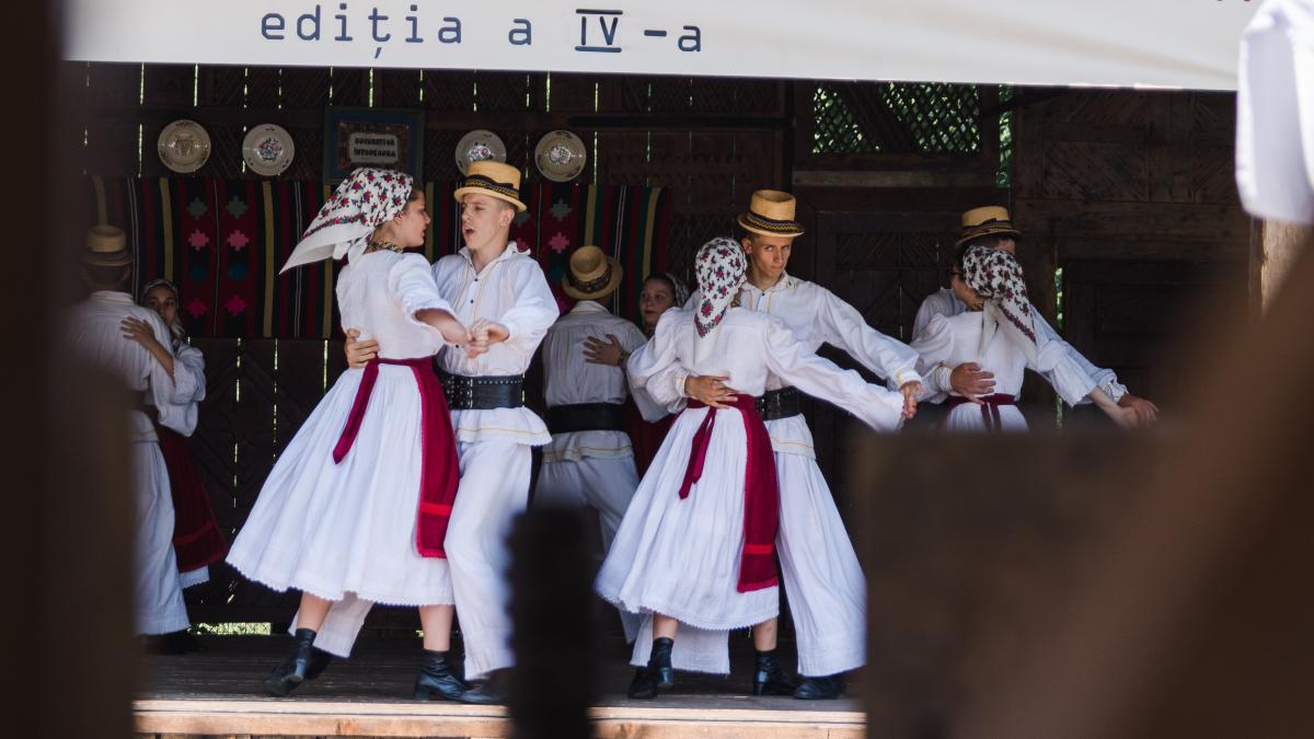 theodor-vasile-yanaf8wffaw-unsplash