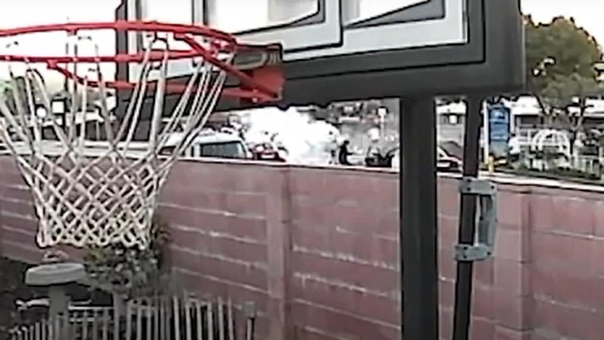 ai-fi-zis-ca-e-un-accident-de-avion--o-masina-a-intrat-intr-un-grup-de-politist-25-de-persoane-au-fost-ranite