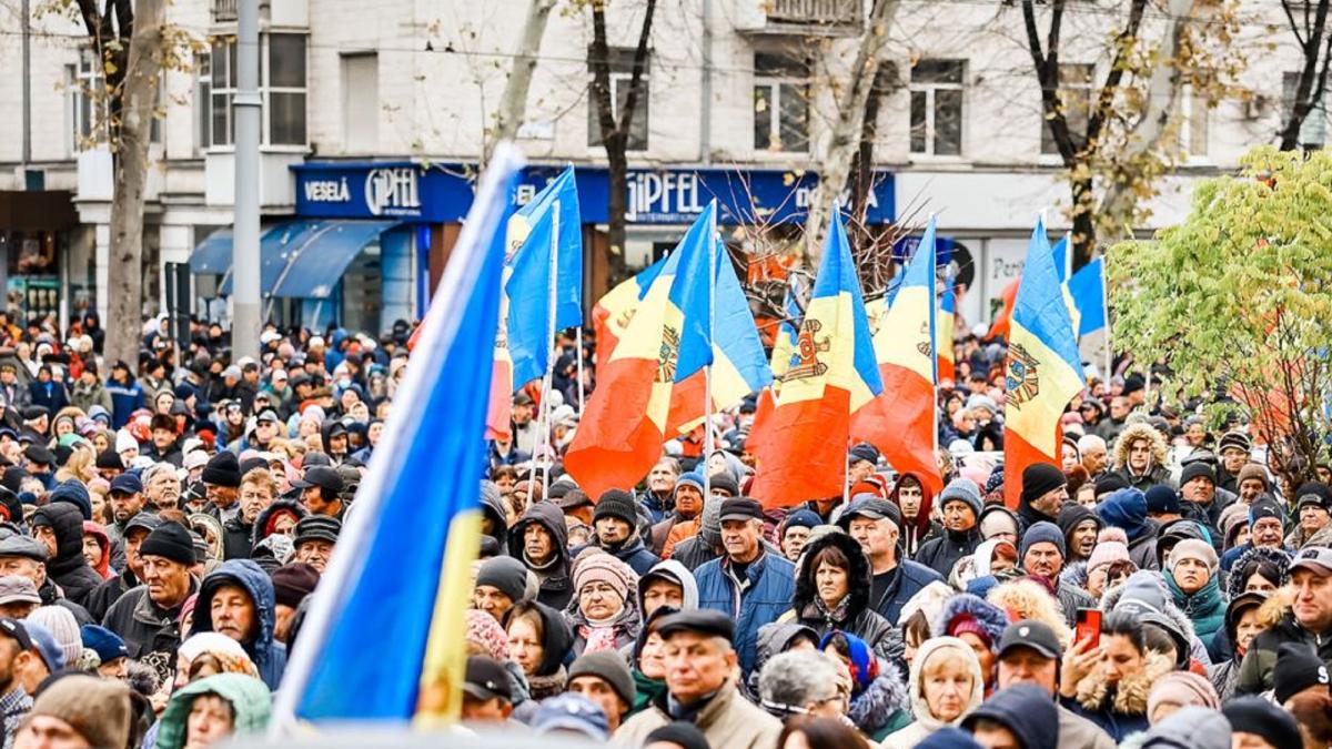 protest-cu-mii-de-oameni-la-chisinau--manifestantii-au-blocat-strazile
