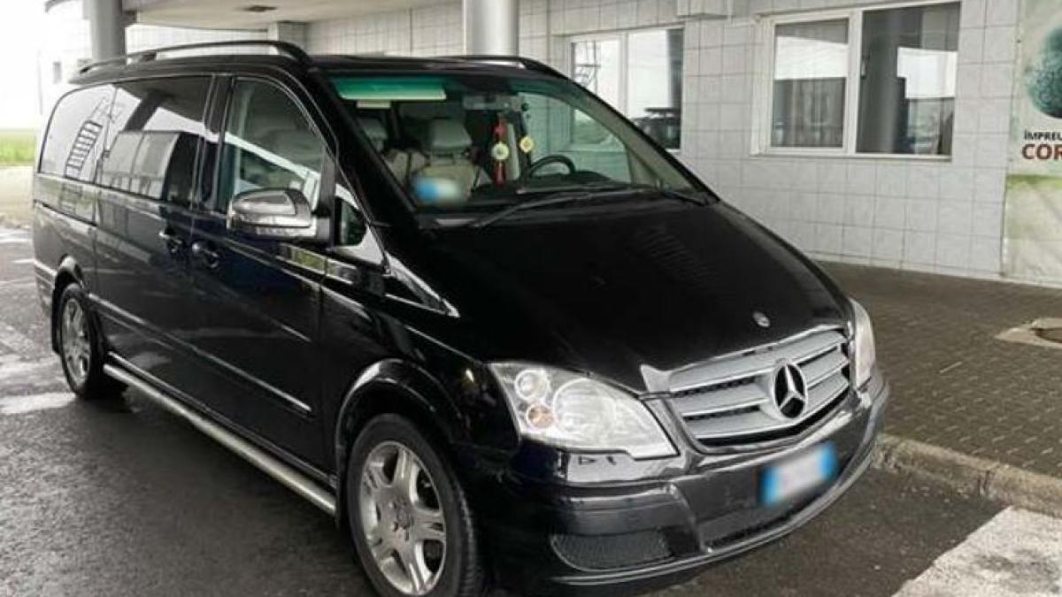 masina--cautata-de-autoritatile-din-italia--identificata-de-politisti-in-vama-cenad--soferul-roman-a-ramas-pieton