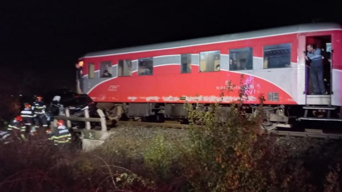 accident-feroviar-grav---un-tren-a-lovit-o-masina--care-s-a-izbit-de-un-cap-de-pod-in-timis