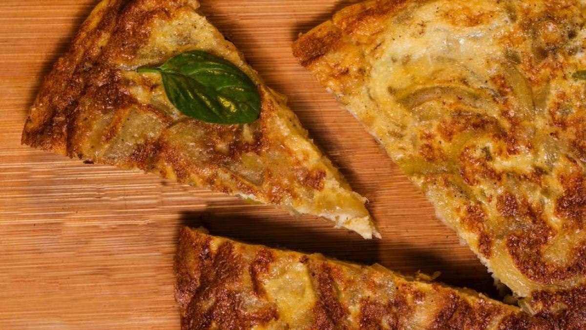 cea-mai-rapida--delicioasa-si-usoara-omleta---amesteca-toate-ingredientele-si-da-tava-in-cuptor