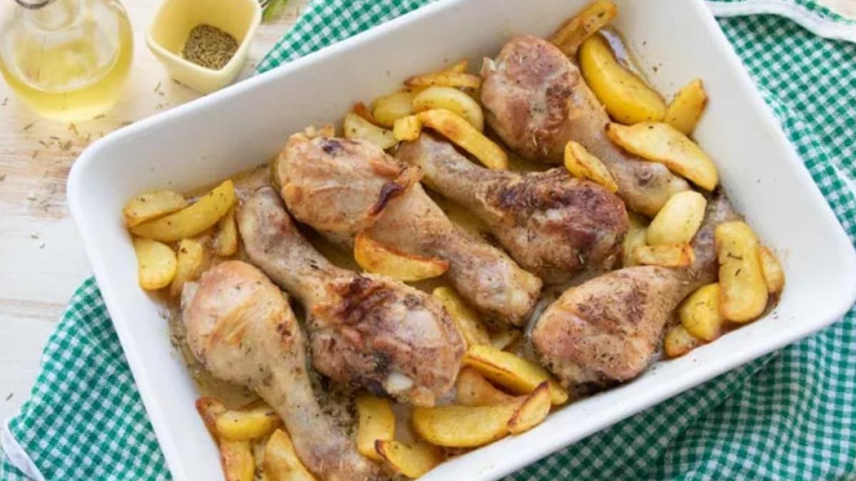 pulpe-de-pui-la-cuptor-pe-pat-de-cartofi--ingredientul-secret-ca-sa-iasa-geniale