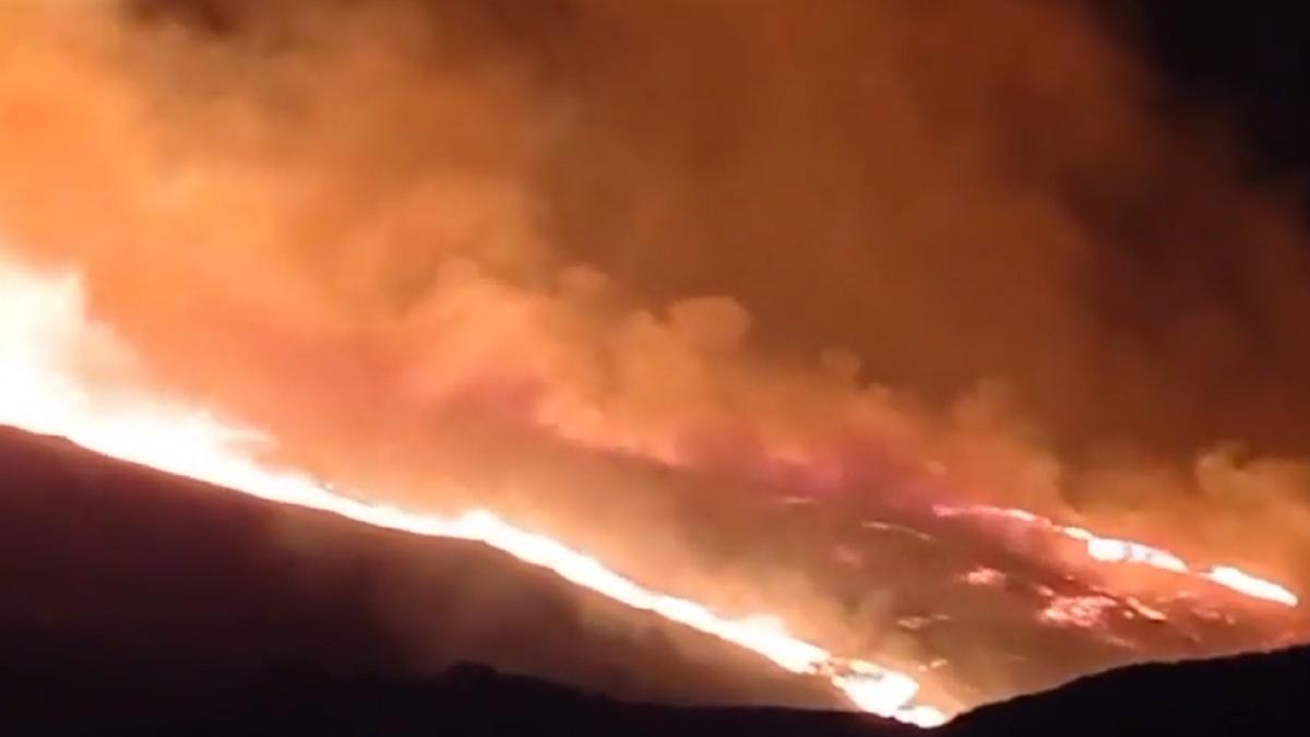 grecia--arde-insula-lemnos-vantul-extrem-de-puternic-a-imprastiat-cu-rapiditate-flacarile