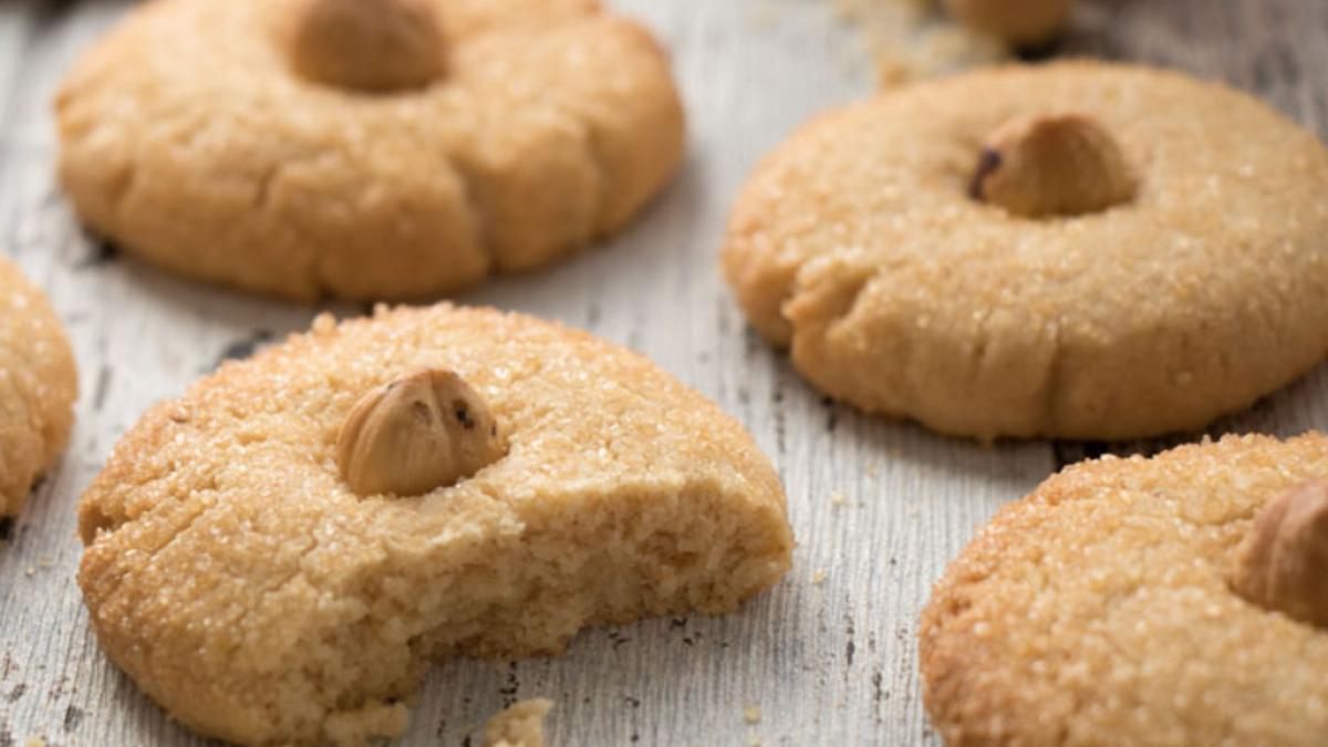 biscuiti-cu-alune-de-padure---preparatul-perfect-atunci-cand-esti-in-criza-de-timp--ies-deliciosi