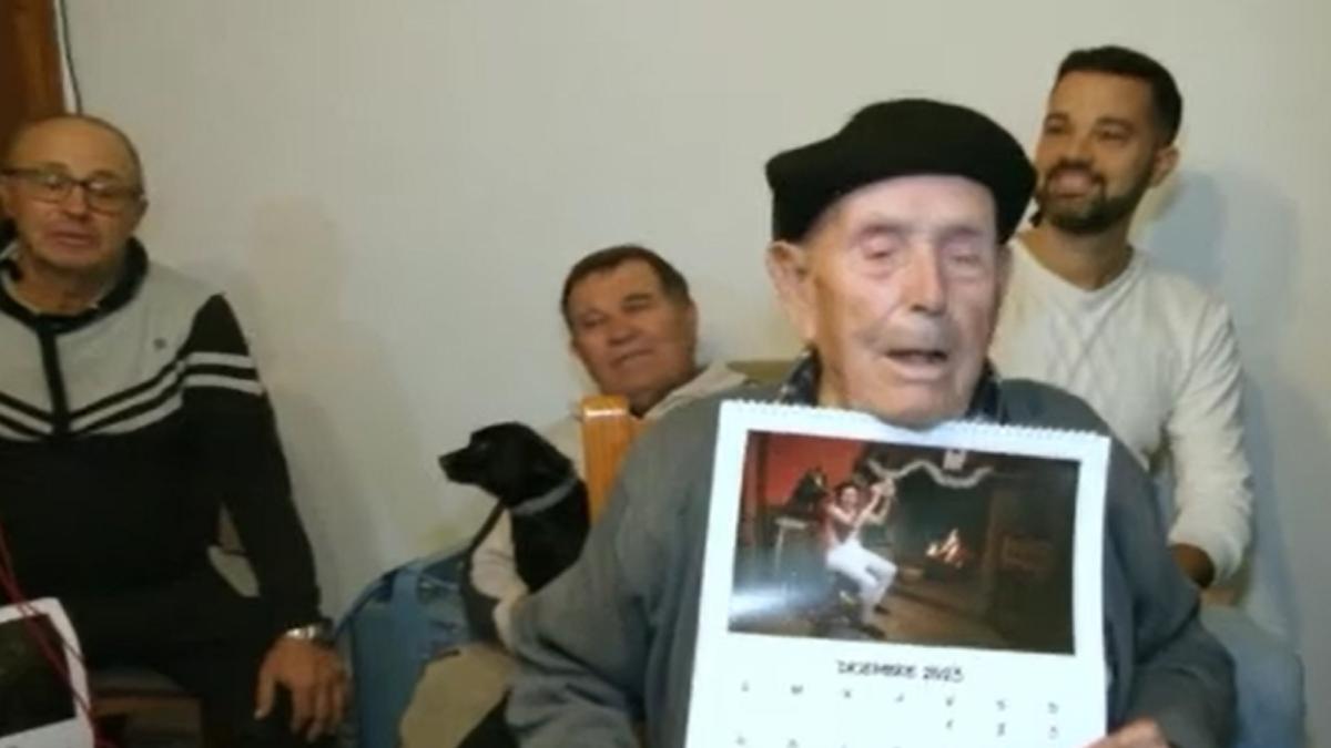 fara-prejudecati-si-fara-haine--locuitorii-unui-sat-din-spania-au-pozat-nud-pentru-un-calendar--un-om-de-100-de-ani--printre-modele