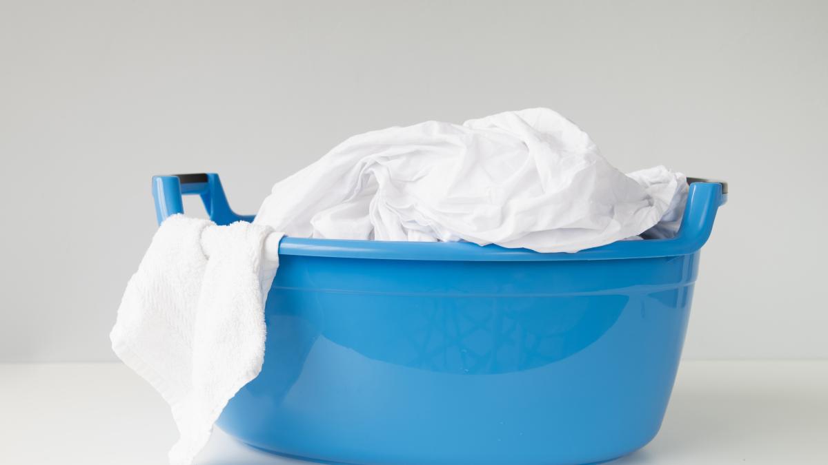 trucul-viral-de-pe-tiktok-pentru-a-albi-hainele-ca-zapada--fa-o-magie