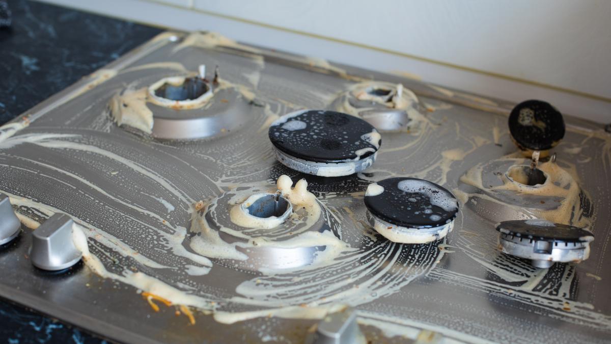 crema-magica-degresanta-din-doar-trei-ingrediente--cu-acest-truc-vei-uita-de-frecatul-aragazului-sau-oalelor