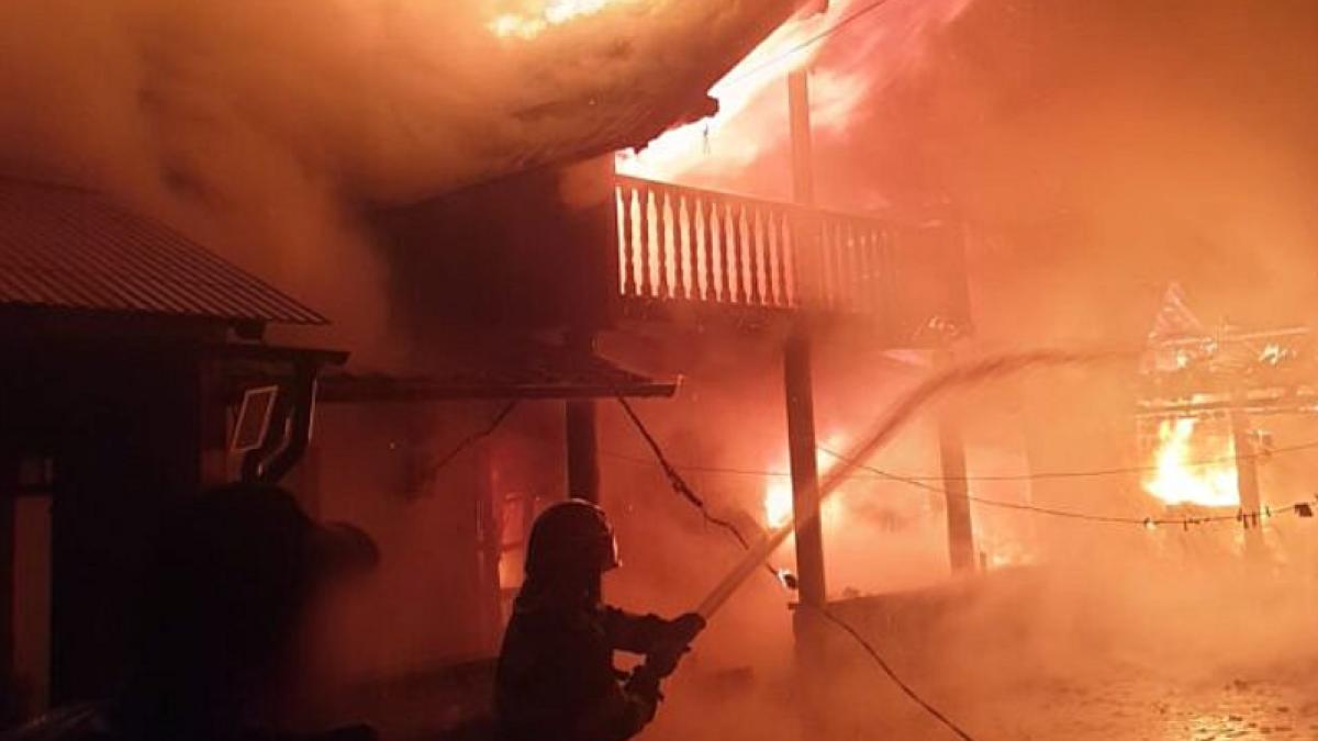 casa-romania-incendiu-romania-casa-in-flacari-incendiu