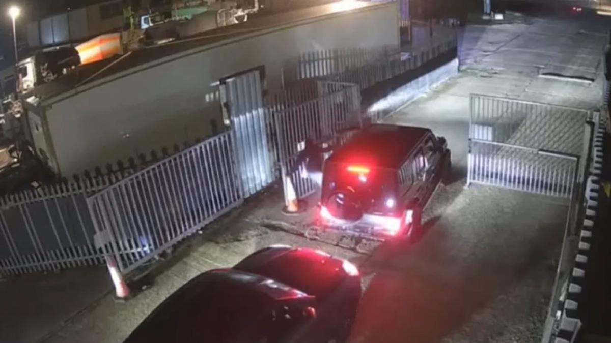 marea-britanie--cinci-masini-de-lux--furate-in-mai-putin-de-un-minut---video