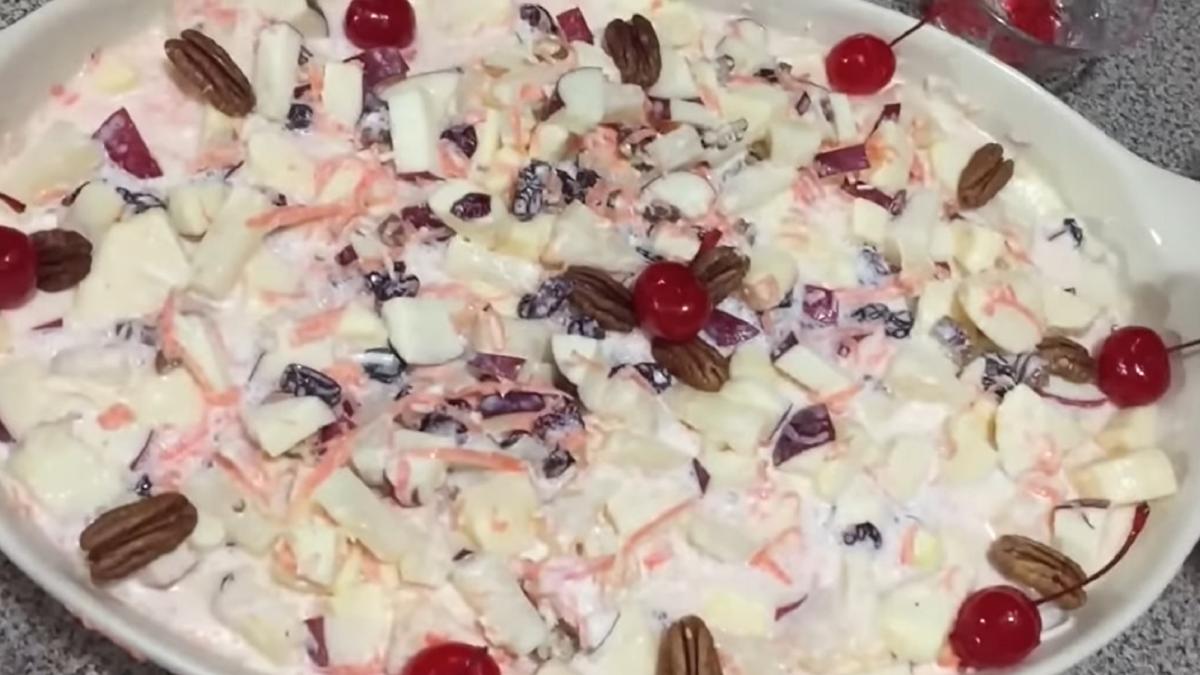 salata-de-craciun-cu-mere--un-preparat-sanatos-si-gustos--momentele-speciale-necesita-salate-speciale