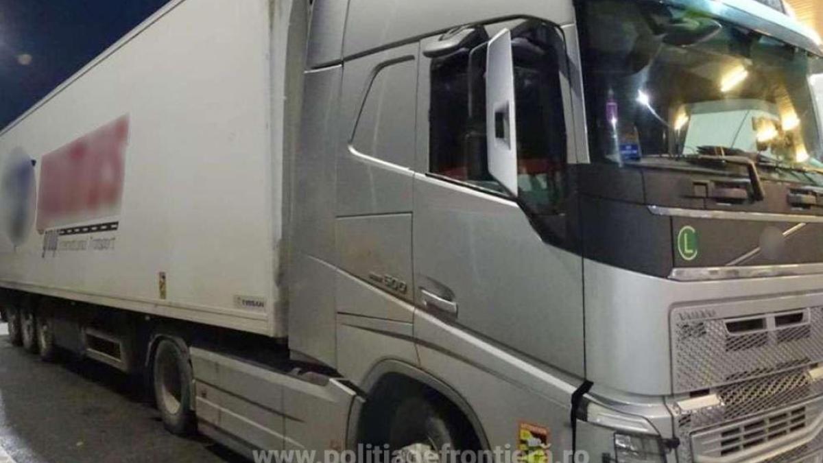 camion--burdusit-cu-tigari--oprit-la-intrarea-in-romania--soferul-bulgar--luat-la-intrebari-de-politisti