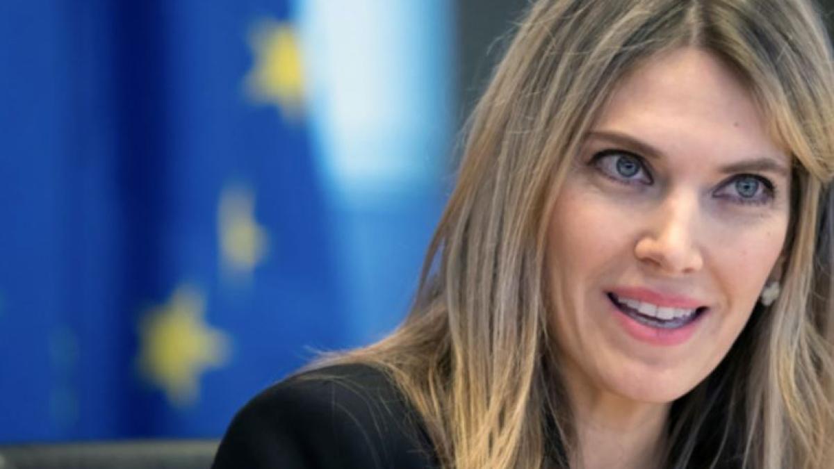 eva-kaili--vicepresedinta-parlamentului-european--arestata-si-pusa-oficial-sub-acuzare-in-cadrul-anchetei-anticoruptieprc-c2prc-a0