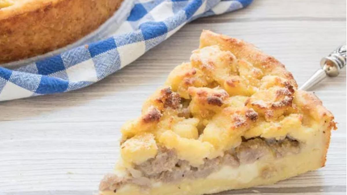 sbriciolata-de-cartofi-cu-carnati---o-combinatie-cu-efect-total-neasteptat