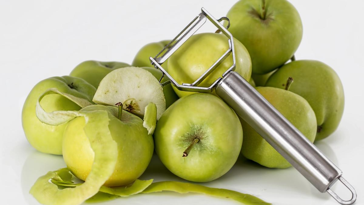 nu-mai-arunca-la-gunoi-cojile-de-la-mere--sunt-o-adevarata-comoara-iata-cateva-dintre-trucurile-de-iarna-ale-bunicii