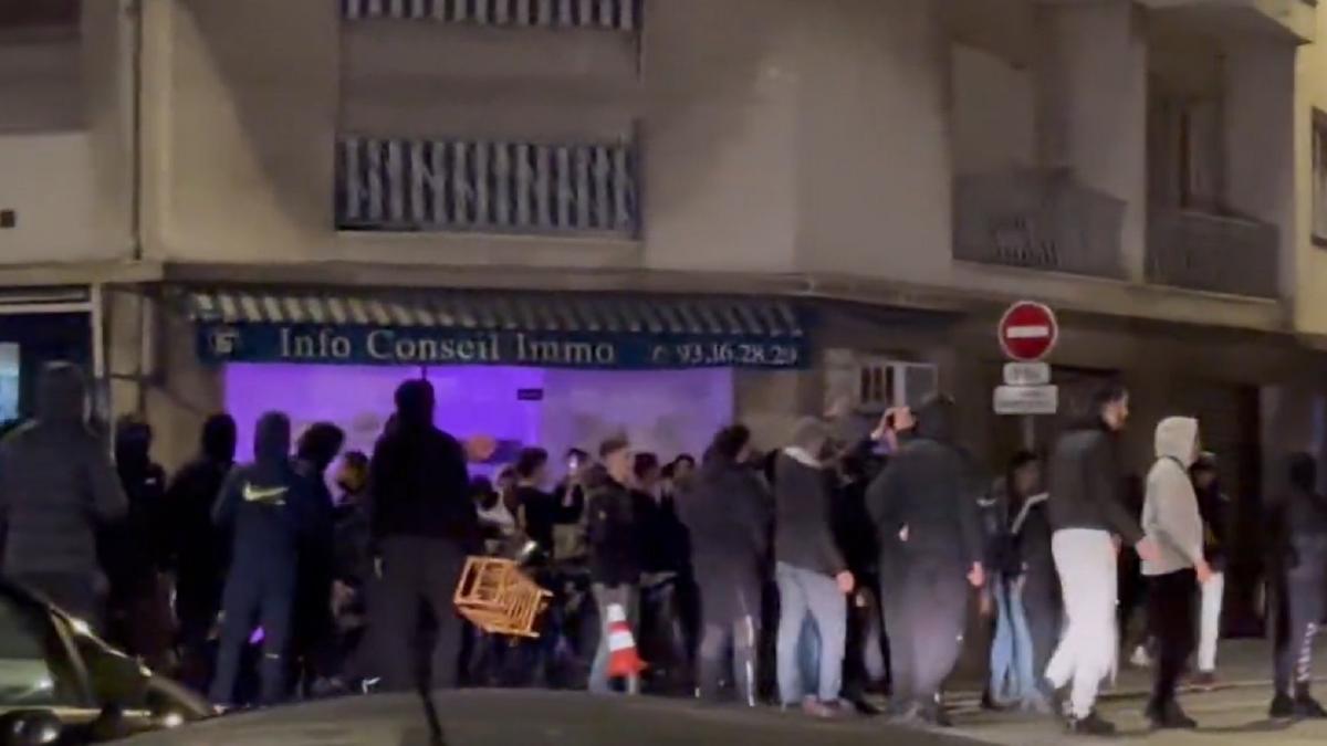 franta--incidente-violente--dupa-ce-nationala-a-pierdut-finala-cupei-mondiale-politia-a-folosit-gaze-lacrimogene---video