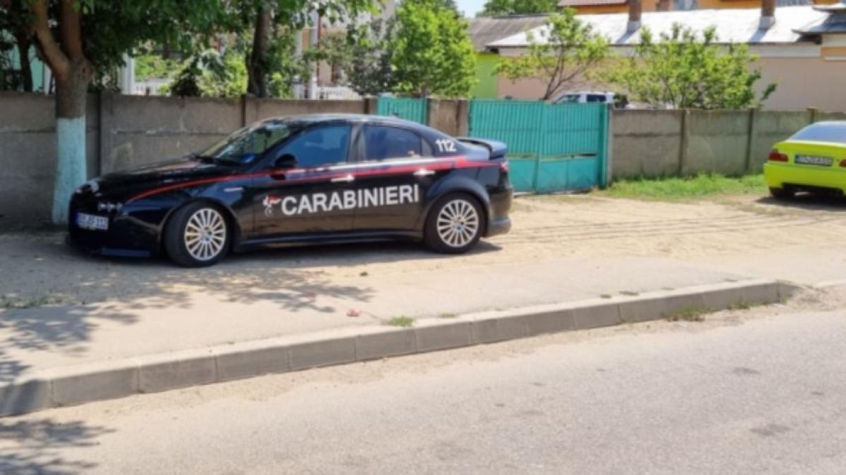 barbatul-roman--care-si-a-inscriptionat-masina-cu-prc-e2prc-80prc-9e112prc-e2prc-80prc-9d-si-prc-e2prc-80prc-9ecarabinieriprc-e2prc-80prc-9d--s-a-ales-cu-dosar-penal