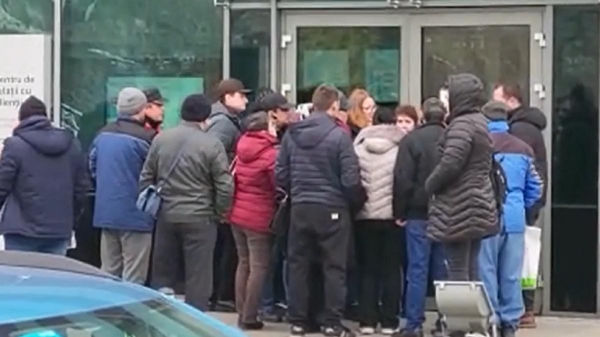 ministrul-energiei-renunta-la-prevederea-care-ii-obliga-pe-romani-sa-depuna-declaratii-pentru-plafonarea-pretului-la-energie--dupa-ce-oamenii-au-stat-la-cozi