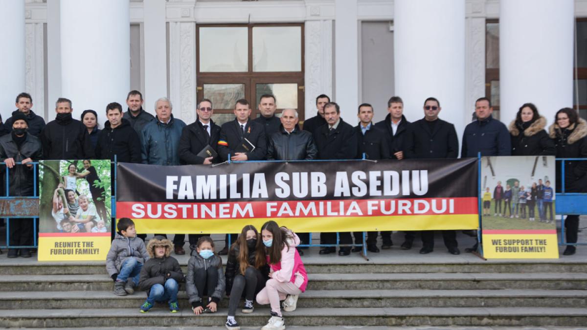 protest-de-sustinere-a-familie-furdui-germania-autoritati