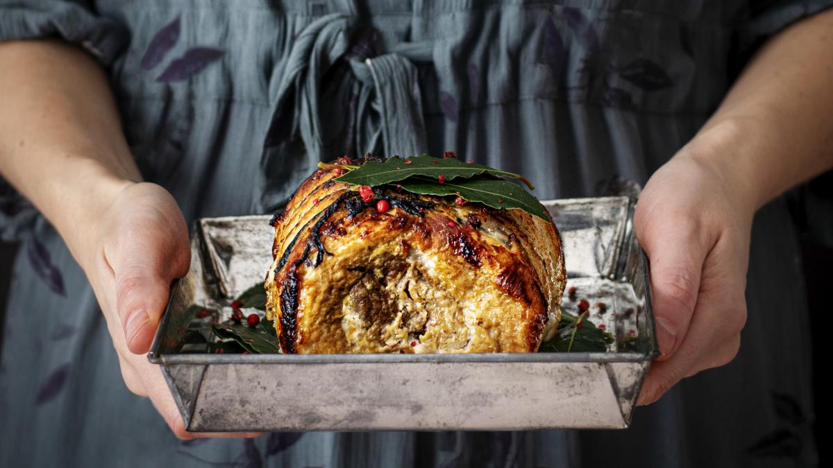 reteta-de-craciun-de-piept-de-curcan-umplut--crocant-la-exterior-si-suculent-la-interior--de-vis