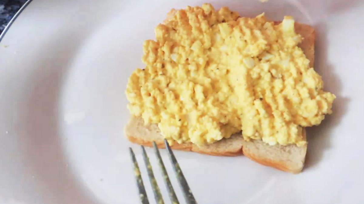 pate-rafinat-din-oua-fierte--dupa-aceasta-reteta-nu-o-sa-le-mai-mananci-altfel