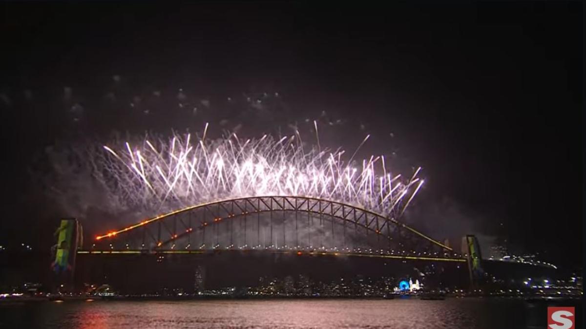 anul-2023--intampinat-in-sydney-cu-un-urias-foc-de-artificii