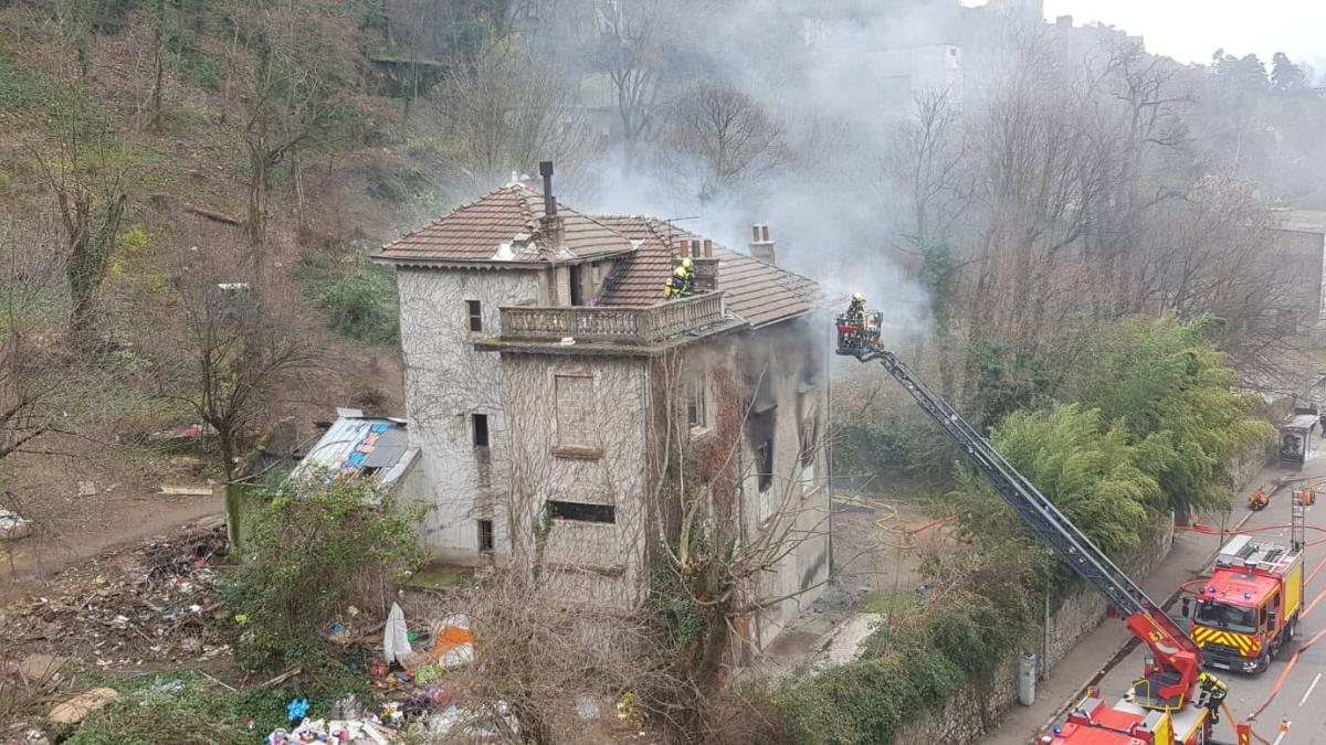 incendiu-explozie-butelie-grenoble-franta