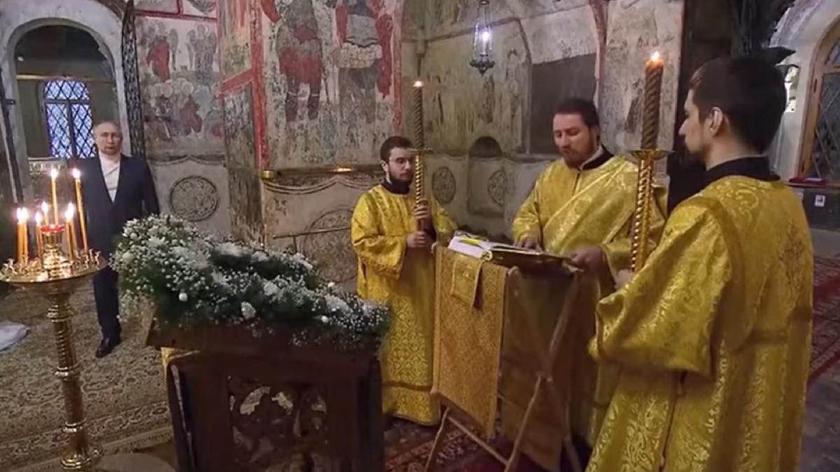 vladimir-putin-a-participat-singur-la-slujba-de-craciun-la-kremlin---video