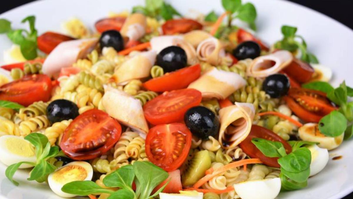 salata-dulce-acrisoara-de-paste