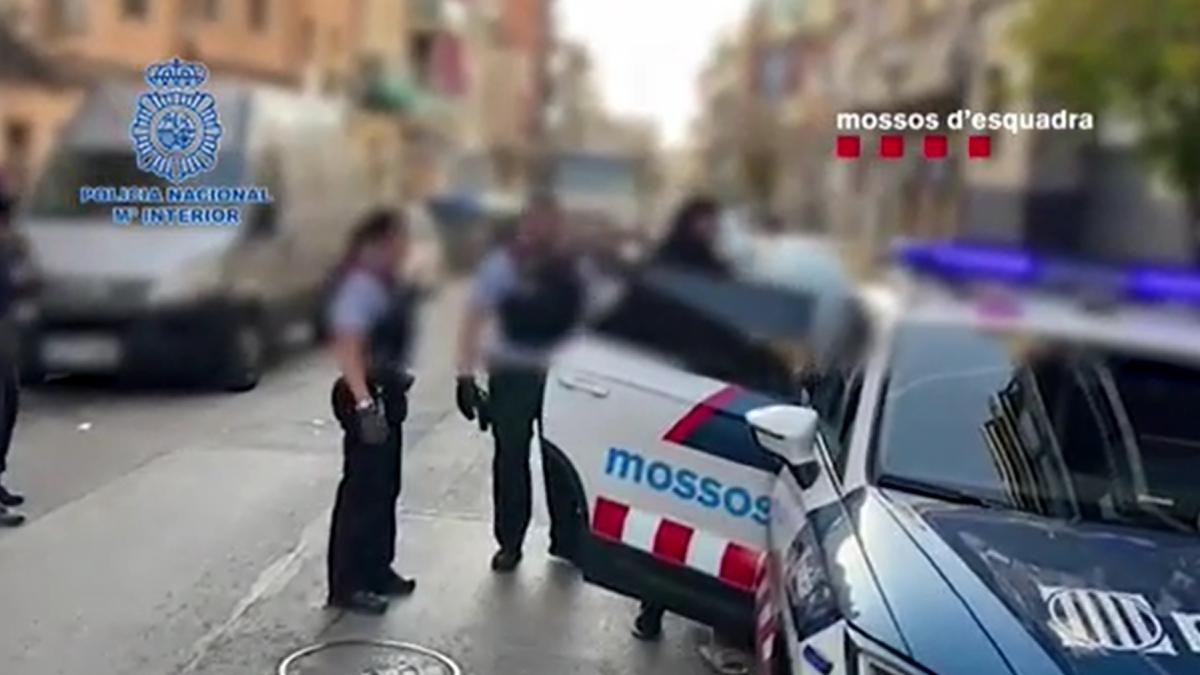 spania--mai-multi-romani-au-jumulit-zeci-de-spanioli-de-ceasuri-si-bijuterii--hotii-au-folosit-o-metoda-cunoscuta-pentru-a-si-mari-veniturile-1