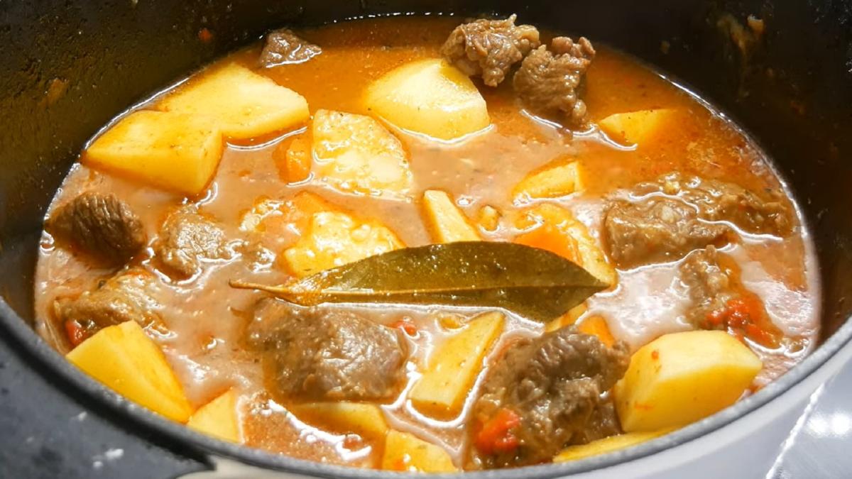 cartofi-inabusiti-cu-carnea-bunicii--pregateste-acest-preparat-delicios--bogat-si-simplu-reteta-asta-bate-orice-record