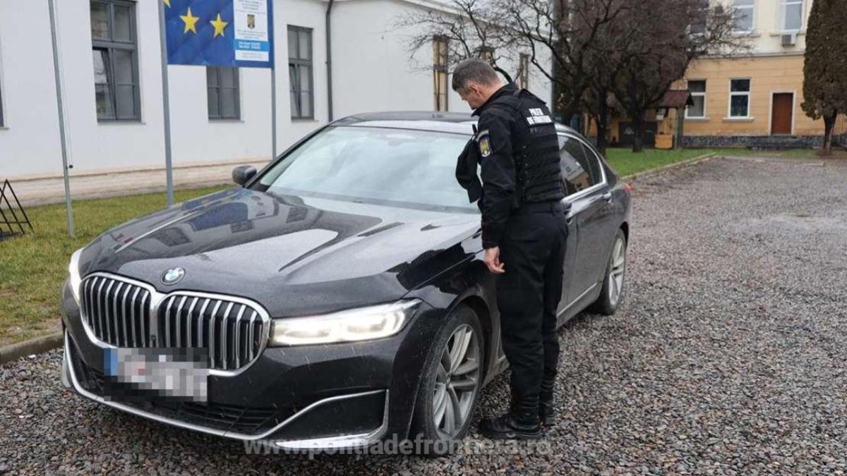 un-roman-a-ramas-pieton--dupa-ce-a-fost-oprit-de-politisti-