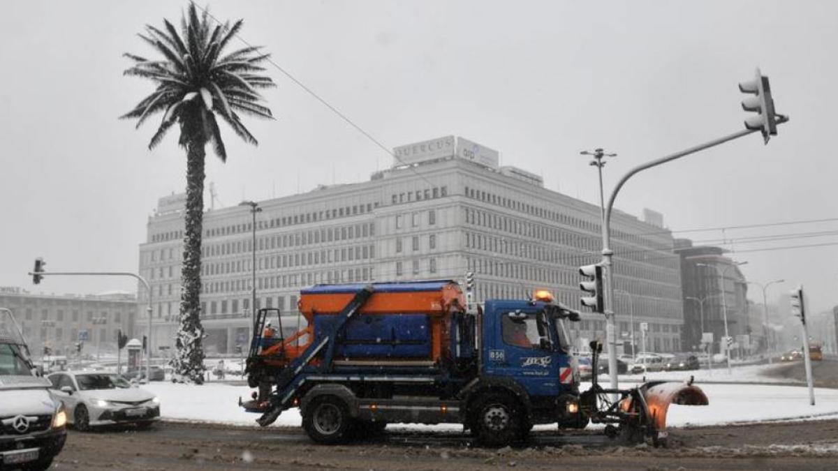 vremea-face-ravagii-in-cehia--slovacia-si-polonia--zeci-de-accidente-rutiere-si-localitati--ramase-fara-curent
