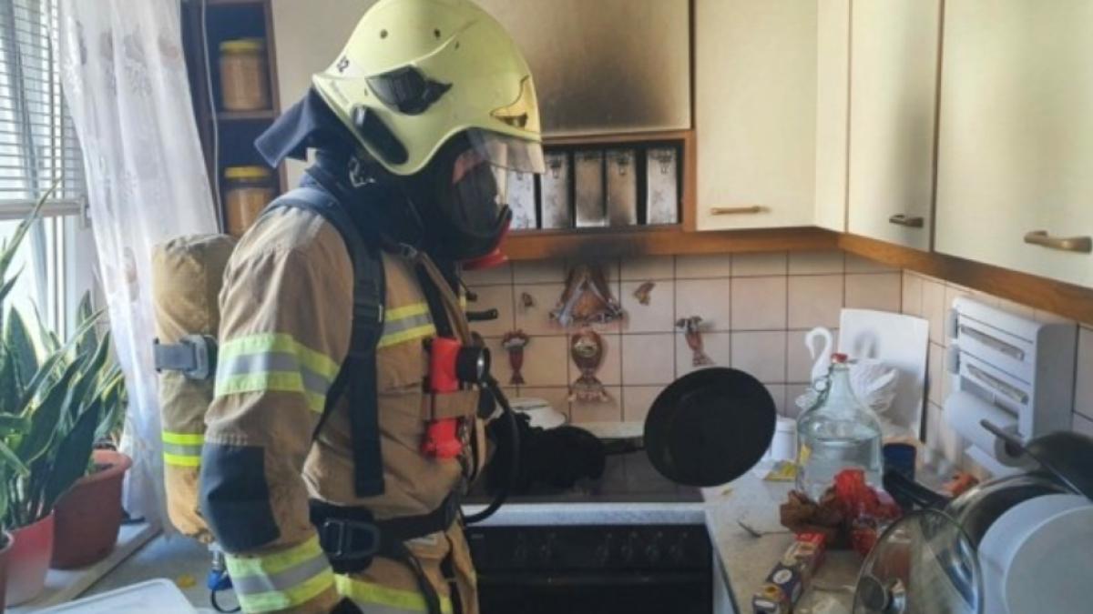 romanca-austria-copiii-incuiati-in-casa-mancarea-pe-foc