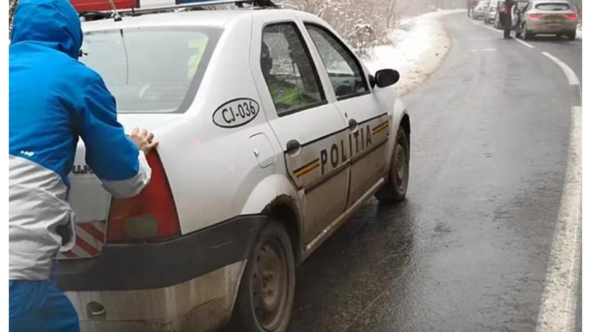 masina-de-politie-impinsa
