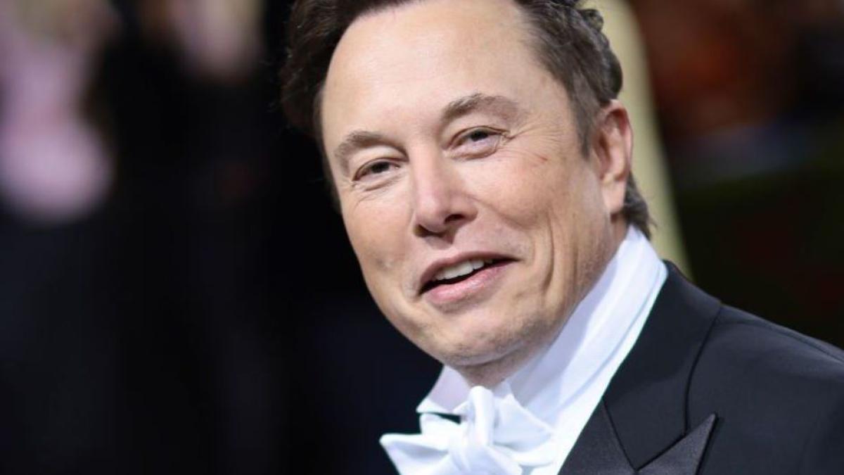 elon-musk--dupa-ce-a-fost-primit-cu-tuica-de-prune--paine-si-sare-la-o-stana-turistica-din-poiana-brasov----sunt-unele-dintre-marile-bucurii-ale-vietii