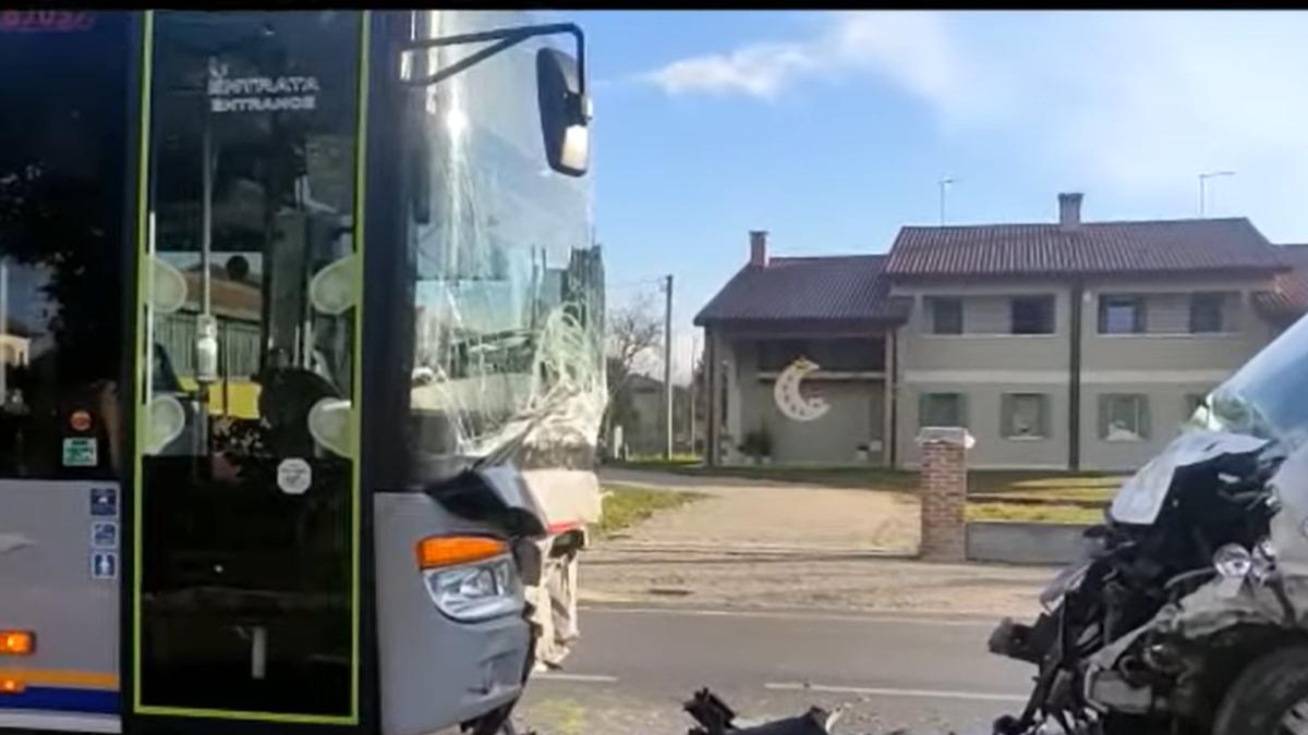 accident-italia-autobuz