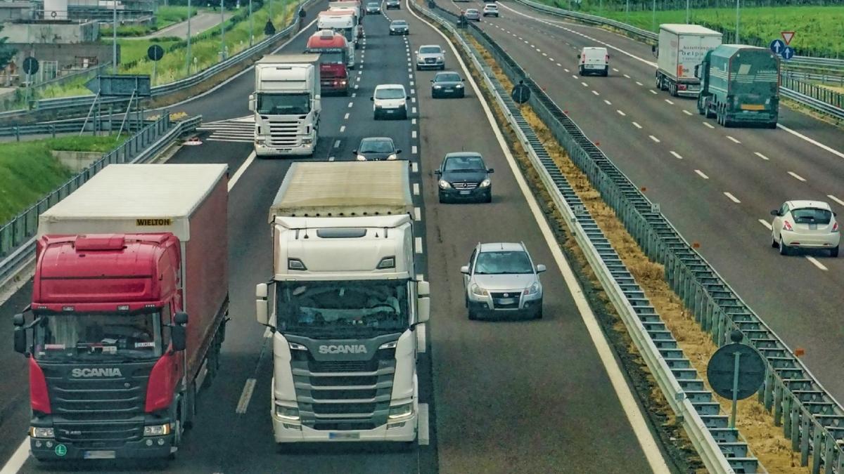 camionagii-din-austria-se-plang-de-lipsa-locurilor-de-parcare-un-stres-nebunesc--oamenii-nu-si-pot-imagina-asta