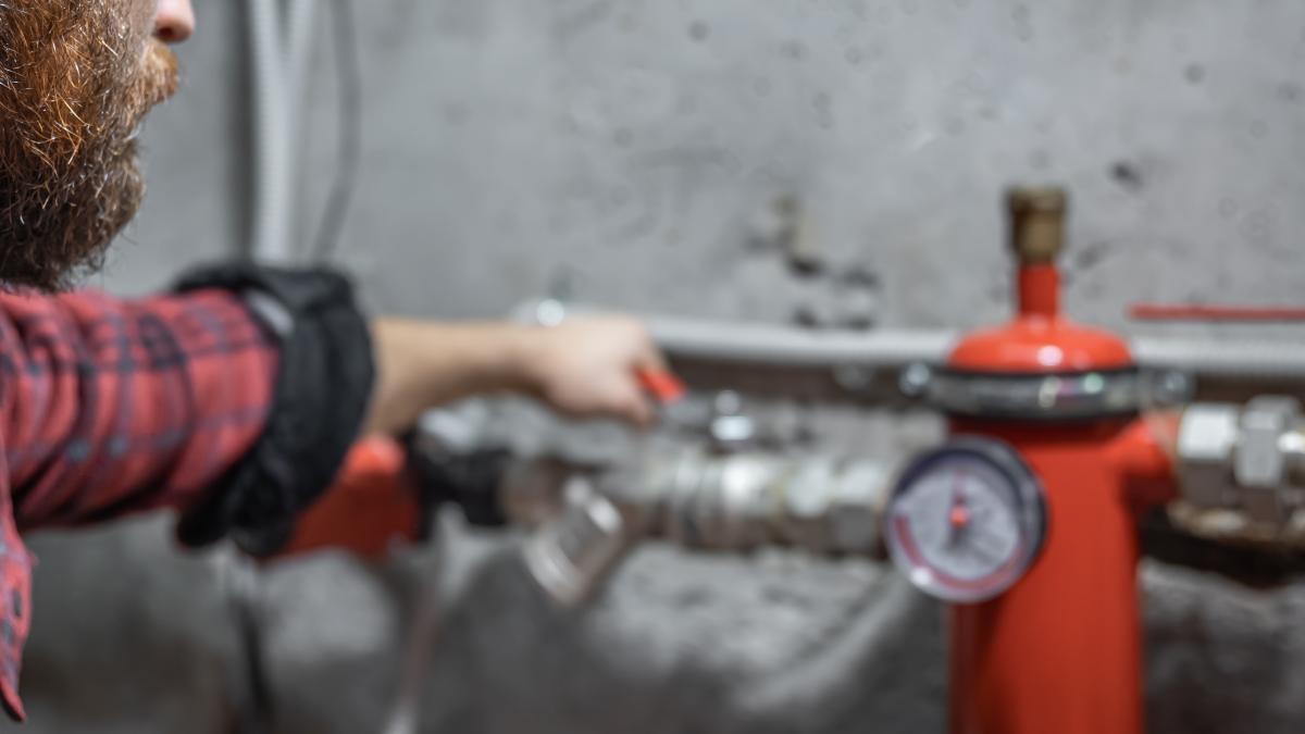 mai-multi-romani-au-gasit-o-solutie-pentru-a-avea-facturi-mai-mici-la-gaz-prejudiciu-de-100-000-de-euro