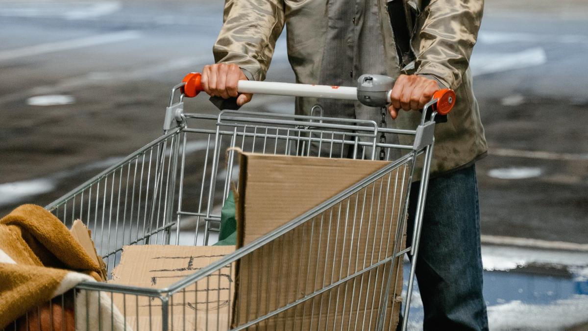 m-am-trezit-pe-strada--singur--cu-hainele-in-geanta--povestea-tulburatoare-a-unui-roman-din-spania-am-pierdut-ani-din-viata-pe-care-nu-i-voi-recupera