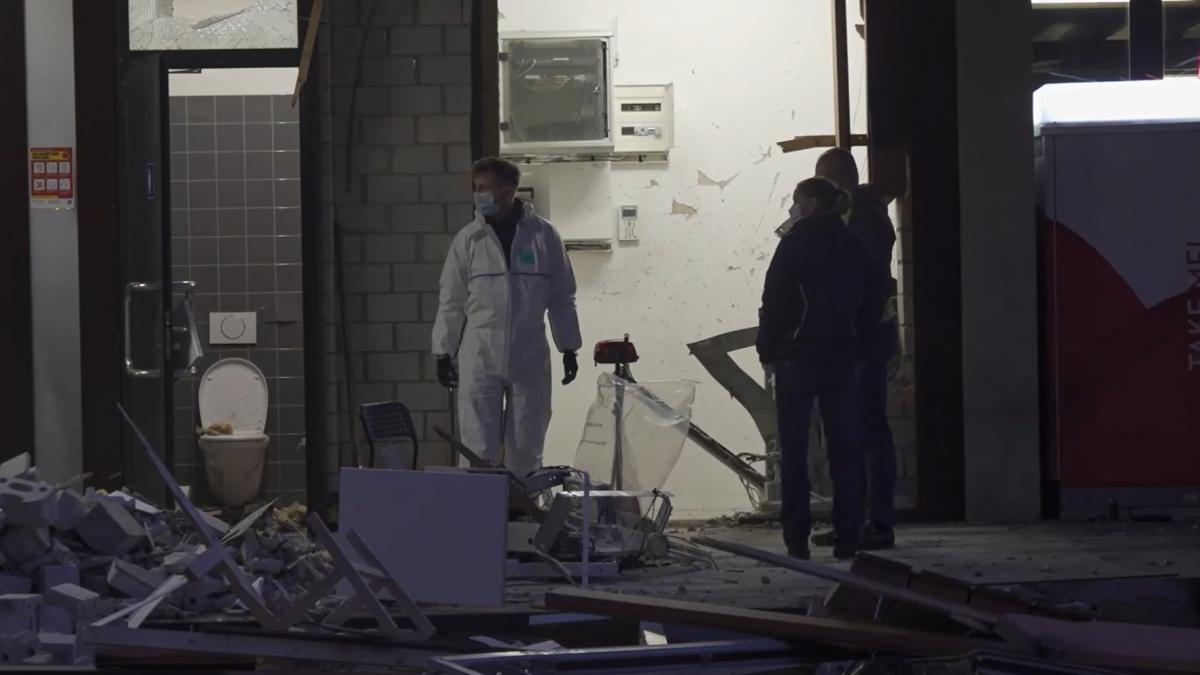 bancomate-aruncat-in-aer-elvetia